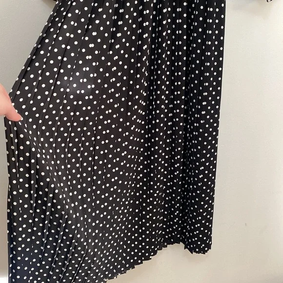 French Connection - Spotted long sleeve Dress with pleated skirt - Size 10 - Picture 6 of 8